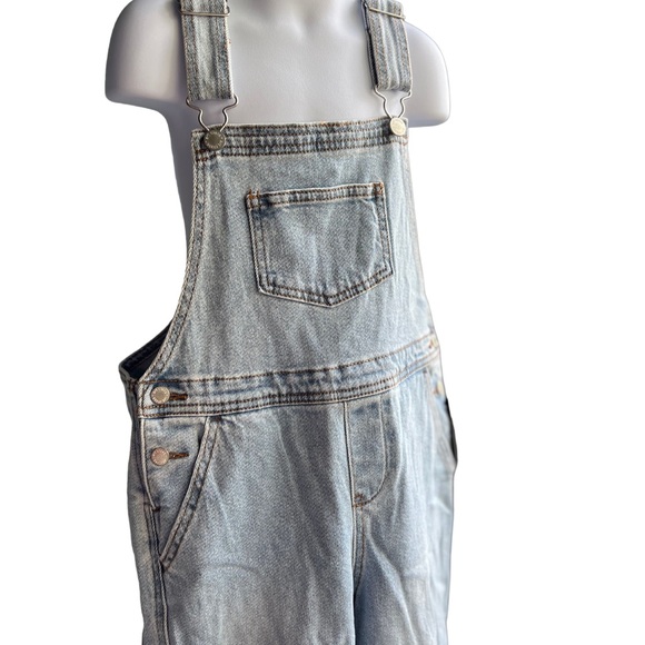 NEW Cat & Jack Girls’ Light Wash Denim Jean Pants Buckle Overalls XS 4/5 - Picture 2 of 3